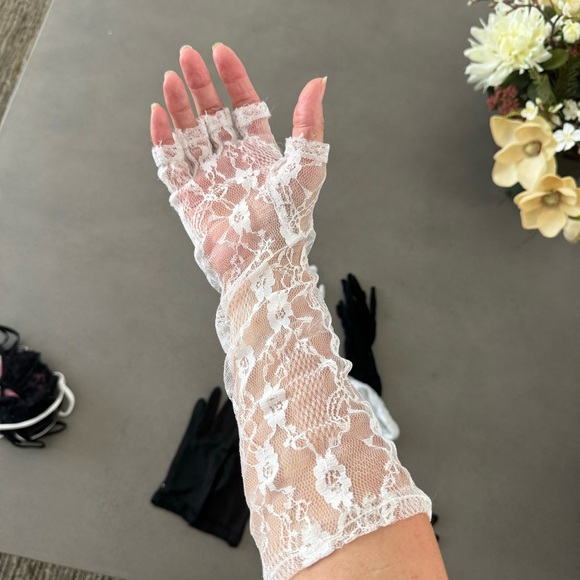 Assorted gloves size small - Picture 8 of 8